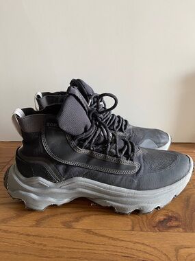 Sorel Men's Black and Gray High-Top Trail Boot Shoe Size 7